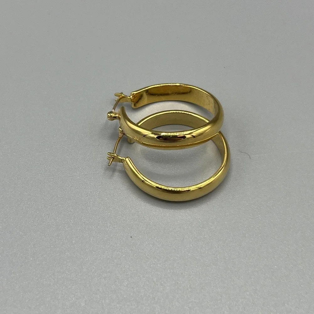 Gold Tone Bangle Bracelet & Hoop Earrings Lot Womens 4pc Black Enamel Faux Pearl
